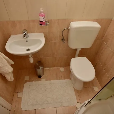 Antonio アパート マカルスカ